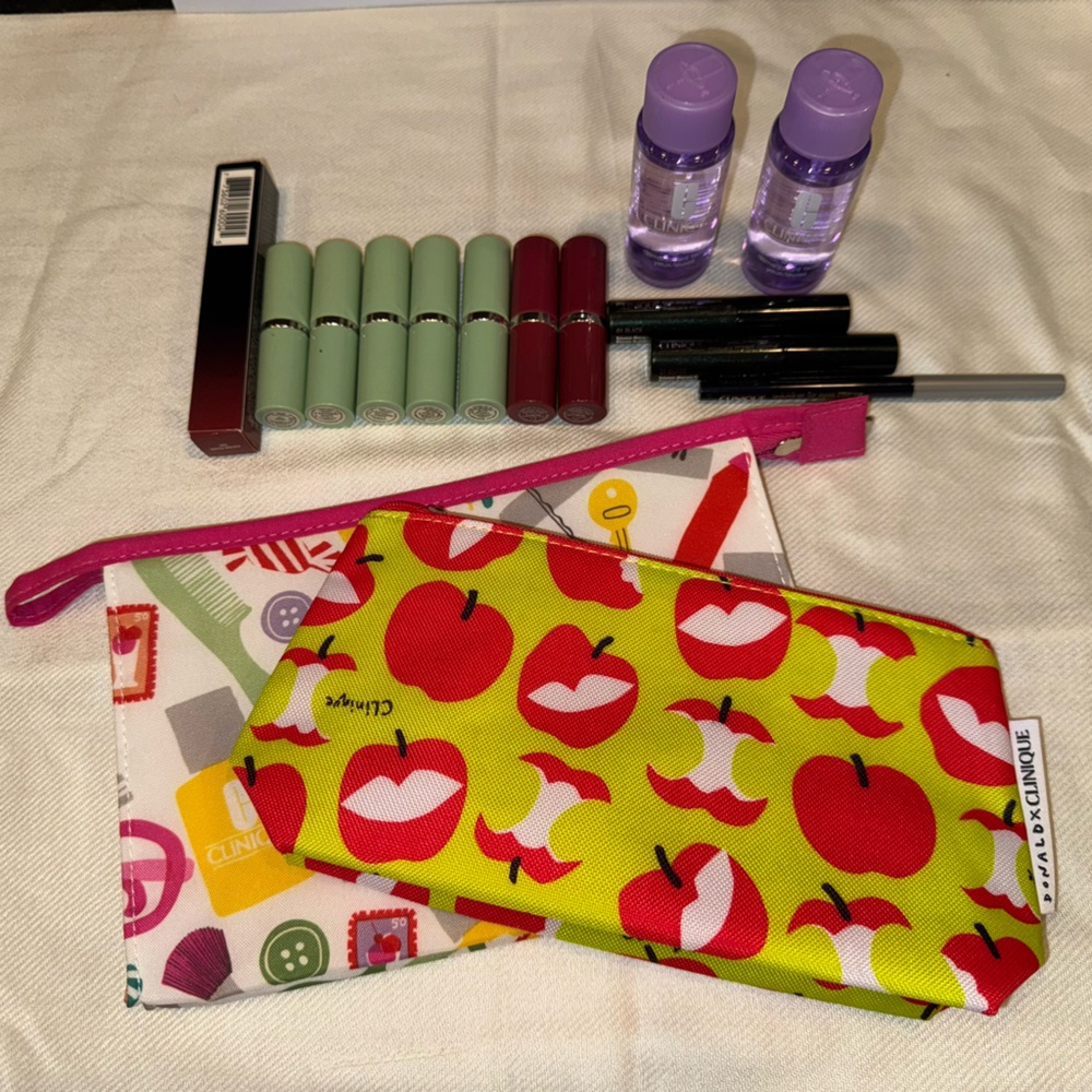 New Clinique 16 Bundle-7 Lipstick/2 Mascara/2 Eyeliner/2 Bag/1 Lipgloss/2 Remove